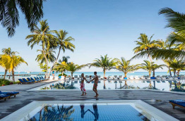 Maldives - Meeru Island Resort - Dhoni Bar Pool