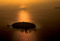 Kurumba au coucher de soleil aux Maldives