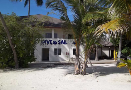 Maldives - Atmosphere Kanifushi - Centre de plongée Dive and Sail - Le centre