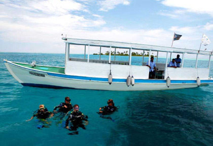 Maldives - Medhufushi - Werner lau - Le dhoni de plongée